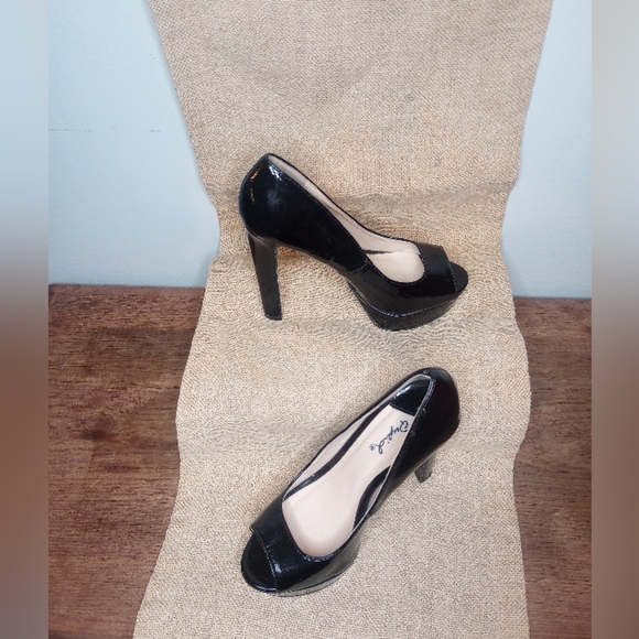 Qupid Black Platform Stilettoes 1" Platform 4" Heel Size 6 Comfy Sexy Open Toe - Picture 1 of 10